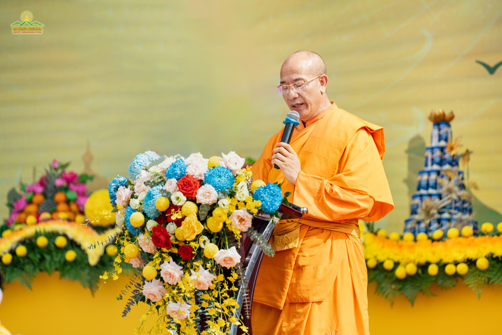 Thay Thich Truc Thai Minh read the Speech of the President of the Executive Council of the National Vietnam Buddhist Sangha on the 2568th Vesak Celebration.