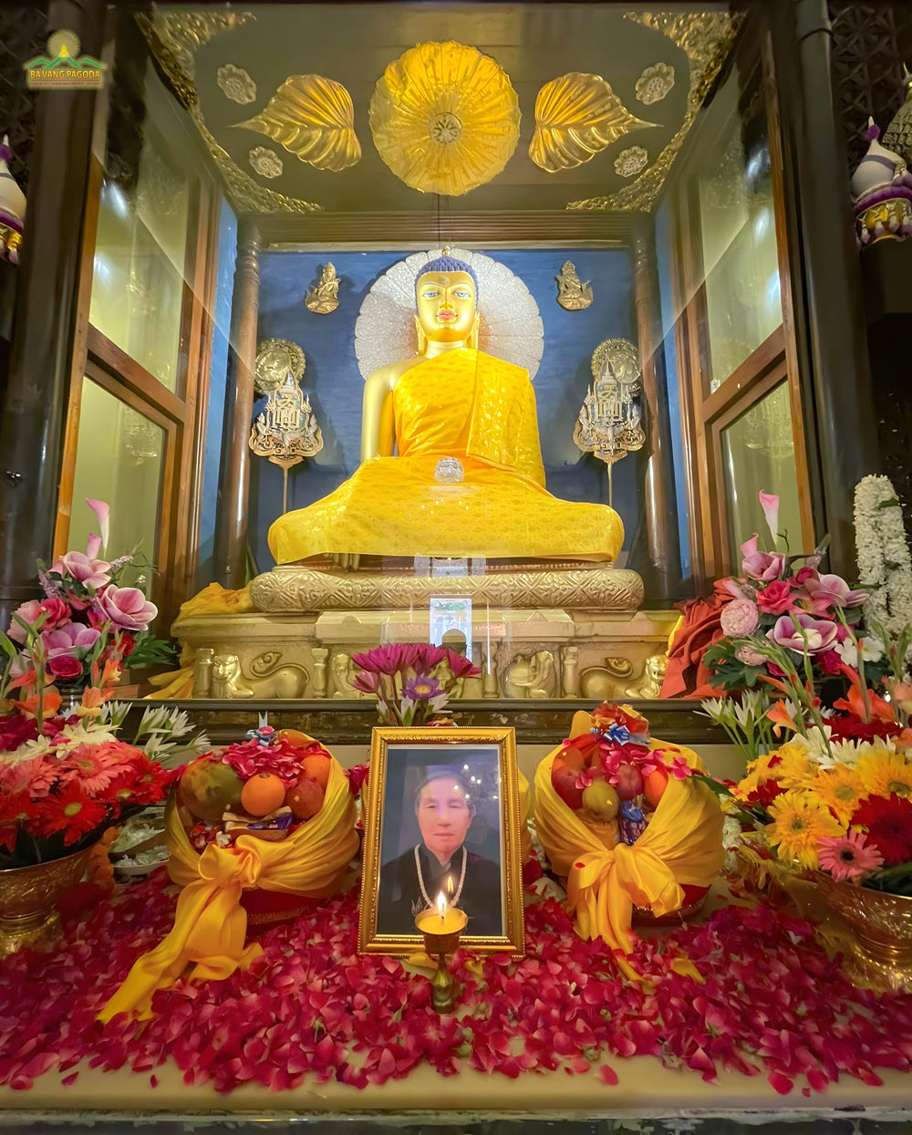 Venerable monks of Bodhgaya Temple chanted sutras to pray for the mother of Thay Thich Truc Thai Minh at Mahabodhi Temple, Bodhgaya, India, in the morning of August 21, 2024.