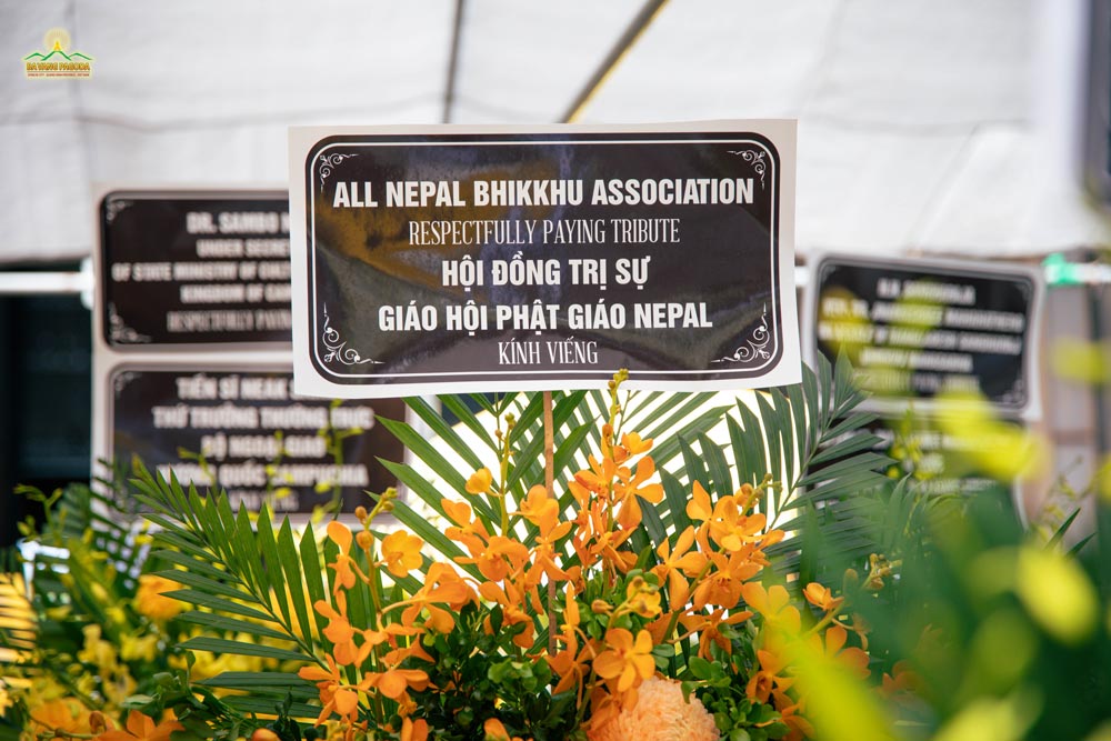 Upon knowing the passing of Thay Thich Truc Thai Minhs mother, Most Venerable Dharmagupta Mahathera, General Secretary of All Nepal Bhikkhu Association, sent a wreath, offered prayers, and extended his condolences to the bereaved family.