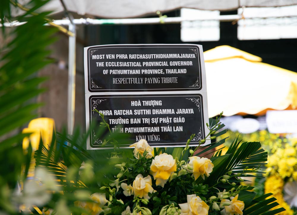 Upon knowing the passing of Thay Thich Truc Thai Minhs mother, Most Venerable Phra Ratchasutthidhammajaraya, Ecclesiastical Provincial Governor of Pathum Thani Province, Thailand, due to distance and numerous ecclesiastic religious duties, sent a wreath, offered prayers, and extended his condolences to the bereaved family.