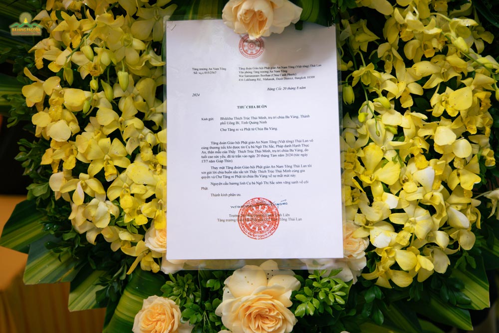 Upon knowing the passing of Thay Thich Truc Thai Minhs mother, Most Venerable Thich Tinh Lien, Supreme Patriarch of Anam Nikaya of Thailand sent a wreath, offered prayers, and extended his condolences to the bereaved family.