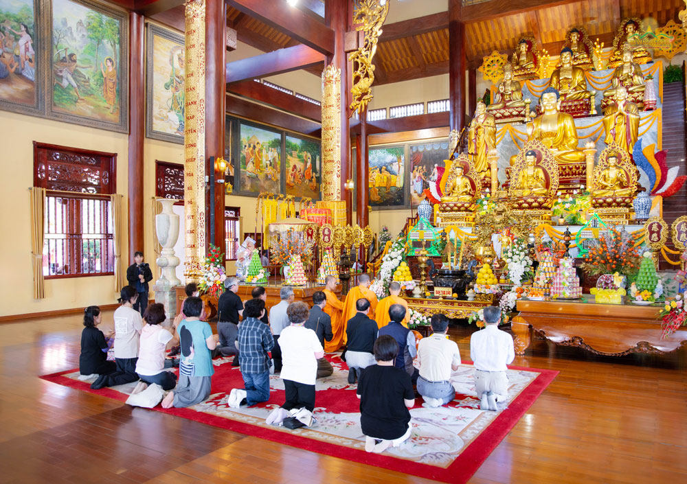 The solemn ritual to pray for peace took place in the reverence of the group