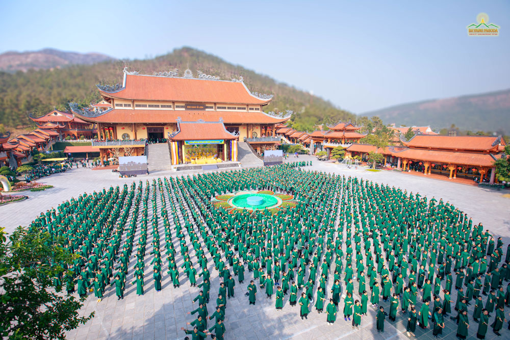 Buddhist devotees and people together sang songs to praise the Buddhas virtues, commemorating Bodhi Day - the Buddhas Enlightenment Day