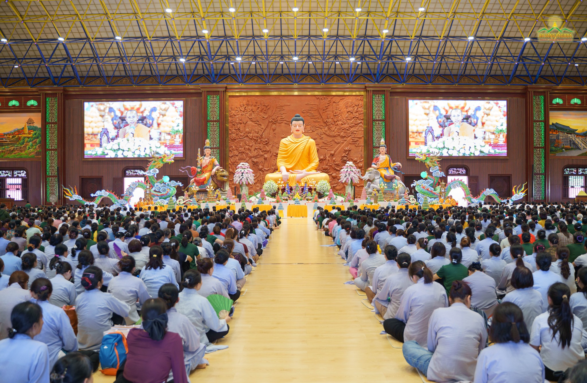 Buddhist devotees joined the ceremony on the second floor of the Great Lecture Hall