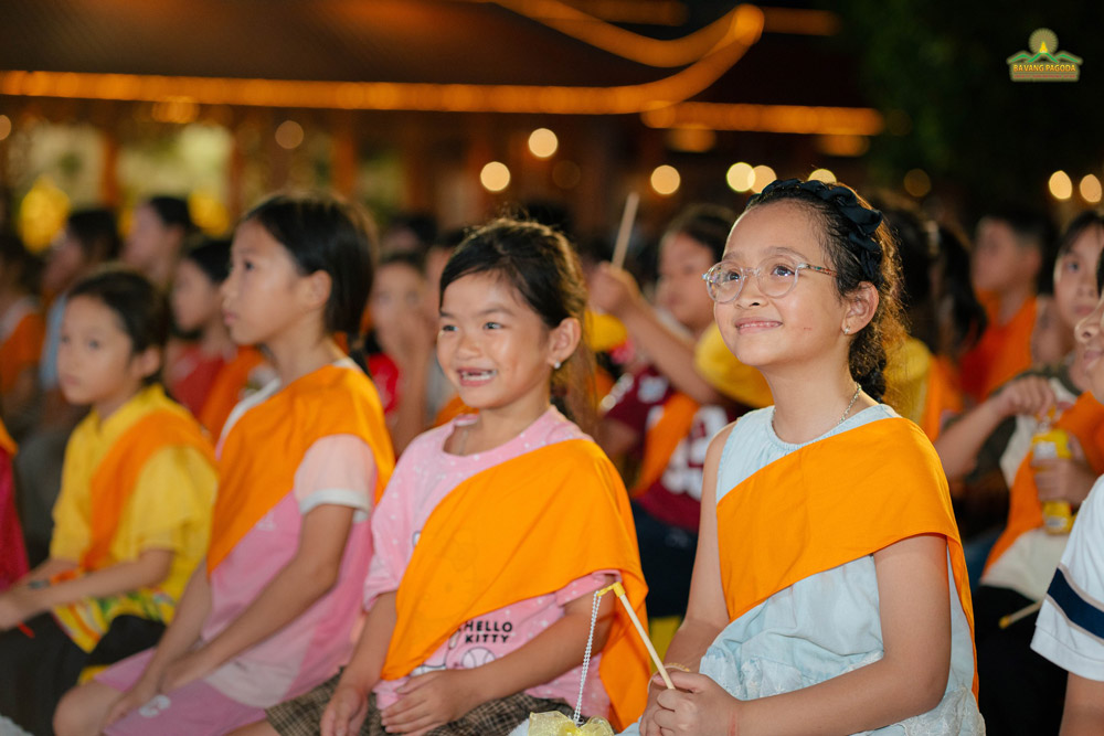 The young children enjoyed a Mid-Autumn night that was both happy and meaningful