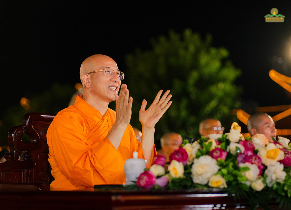 Thay was delighted to watch the program's performances