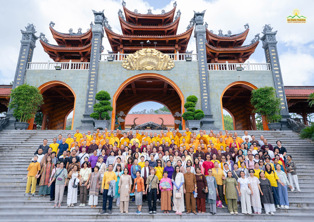 May the fourfold assembly of international Buddhism be always in harmony
