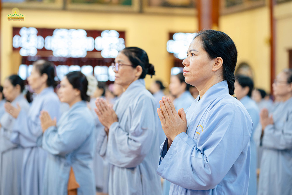 May the Buddhist participants be more diligent in their Buddhist practice, benefiting their families and the country