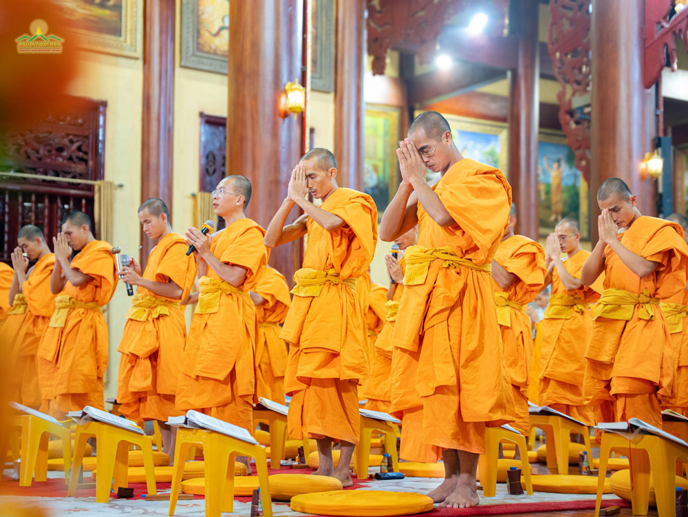 May the power of repentance in this Dharma assembly help eliminate sins and increase merits as well as bring favorable weather and peace to the country