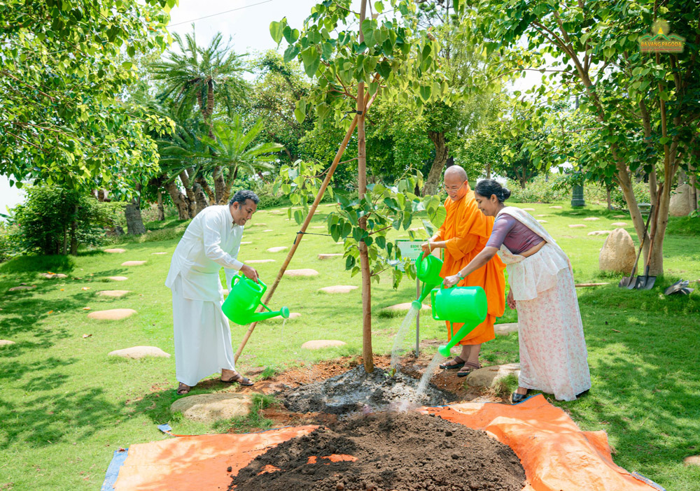 May this Bodhi tree grow lush and strong on the sacred land of Ba Vang. May the bonds of Buddhist friendship between the two nations continue to deepen and flourish