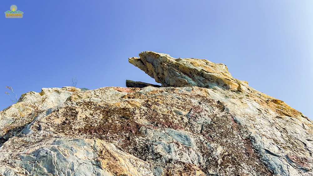 This place is called “Vulture Peak” because its summit resembles the head of a vulture