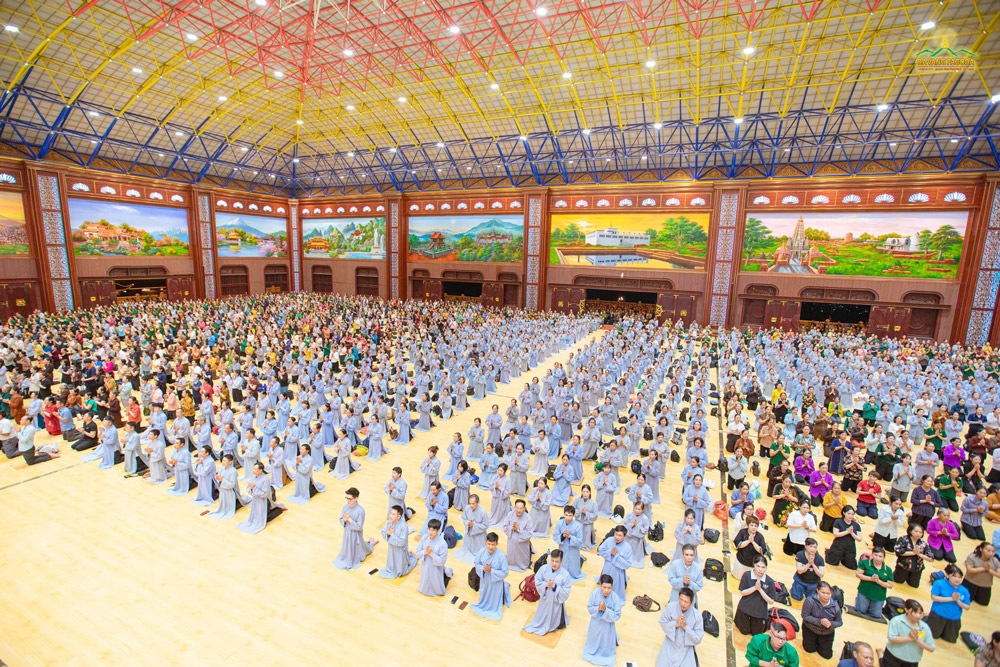 May the Buddhist participants be more diligent in their Buddhist practice, benefiting their families and the country