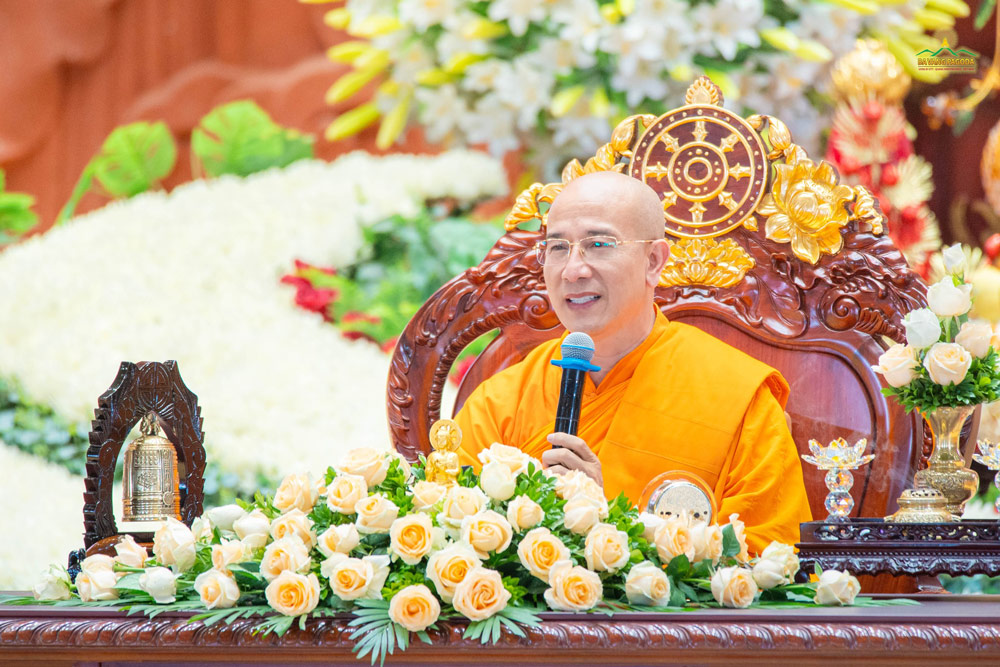 Thay Thich Truc Thai Minh shared a Dharma talk entitled “The path we all must walk.