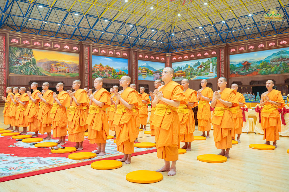 The Ritual for Feeding the Hungry Ghosts on the occasion of the Dharma Ceremony of Avalokitesvaras Five Hundred Names was held on the evening of the last day of the ceremony