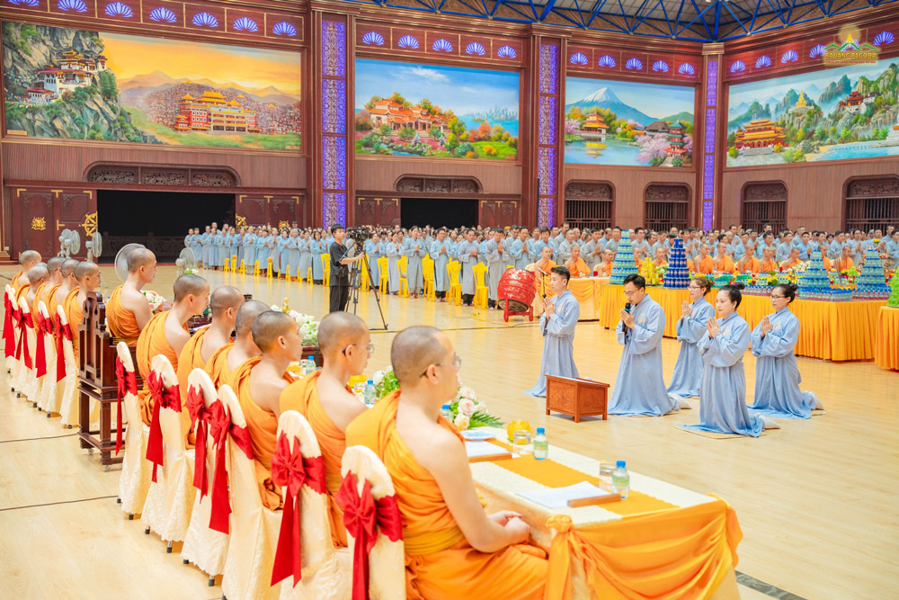 Buddhist representatives sincerely offered a formal request, inviting the venerable monks to perform the ritual