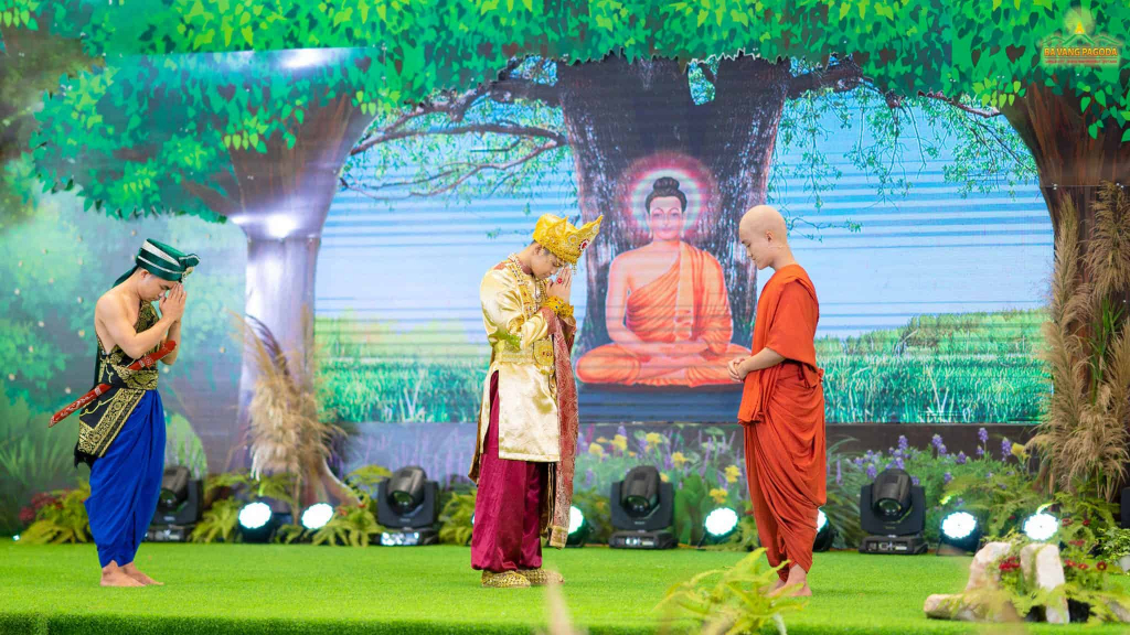 When King Pasenadi came across to visit the Buddha, he met Angulimal and was taken aback by his transformation. Then the Buddha explained to him the story of Angulimala, he was overjoyed and grew even more respectful of the Buddha.