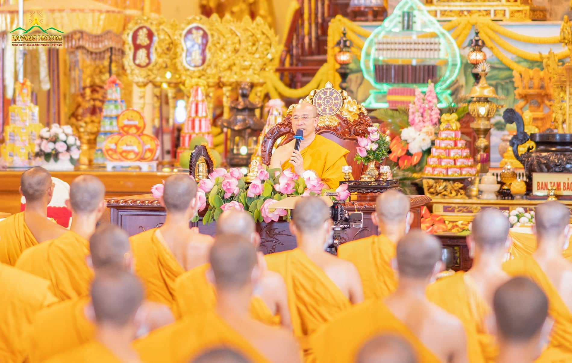 Thay Thich Truc Thai Minh witnessing the ceremony for generating Bodhi mind for the Ba Vang Pagodas community.