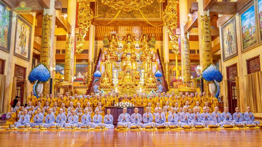 Thay Thich Truc Thai Minh and the Sangha including new Monks and Nuns.
