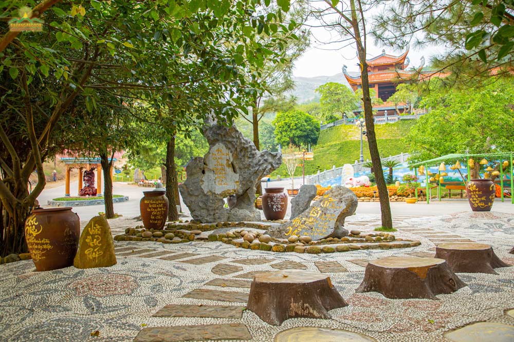 At Ba Vang Pagoda, every corner is a sight to behold where you can find tranquility in every moment.