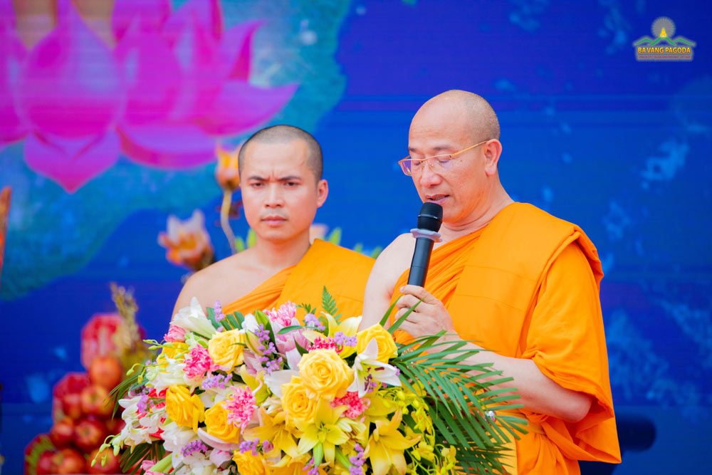 Thay Thich Truc Thai Minh, the abbot of Ba Vang Pagoda, had a speech at the grand Vesak celebration (BE 2567 - CE 2023)