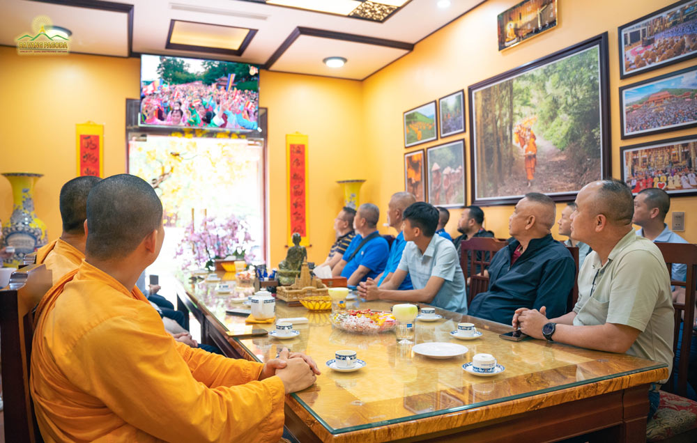 The Royal Thai Police delegation attentively watched videos about the Grand Vesak Celebration 2023 at Ba Vang Pagoda.