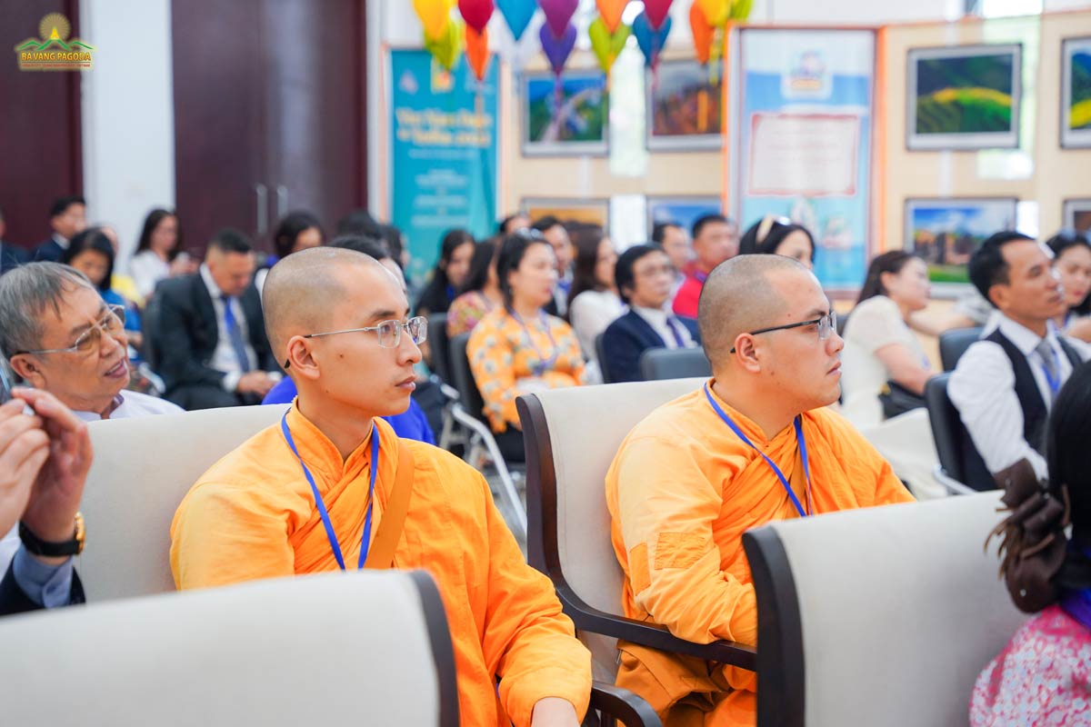 The fact that the monks of Ba Vang Pagoda actively contribute to the development of society and friendship between Vietnam and India also expresses the spirit of “Buddhism accompanying the nation.”