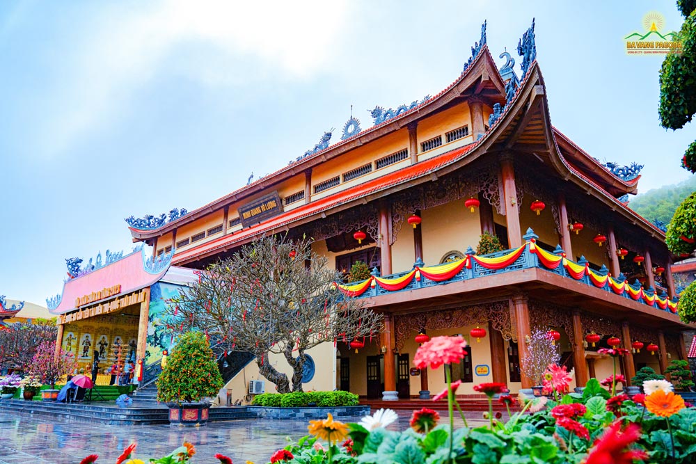 The peaceful and magnificent beauty of the Main Hall of Ba Vang Pagoda may leave you momentarily captivated.