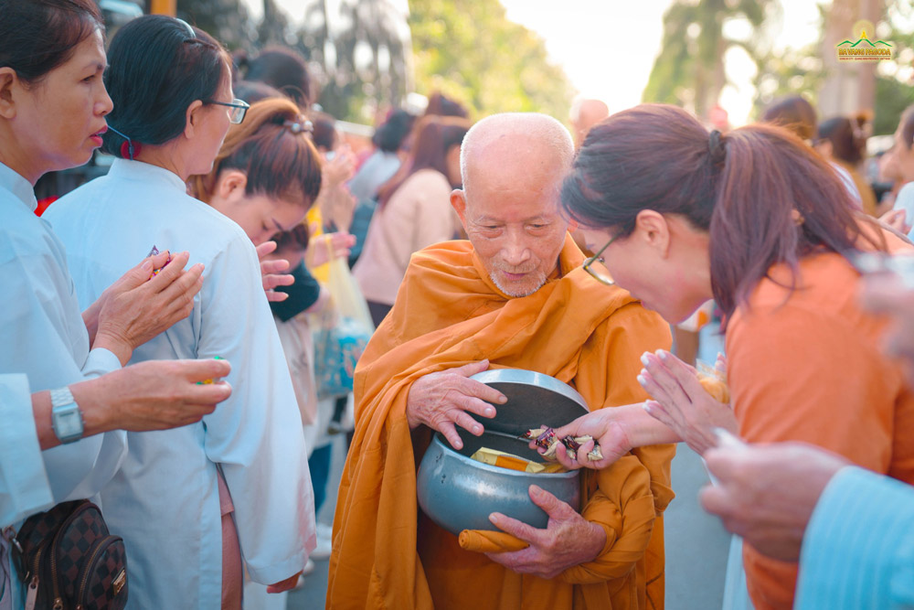 Buddhists made offerings to the monks with their utmost reverence.