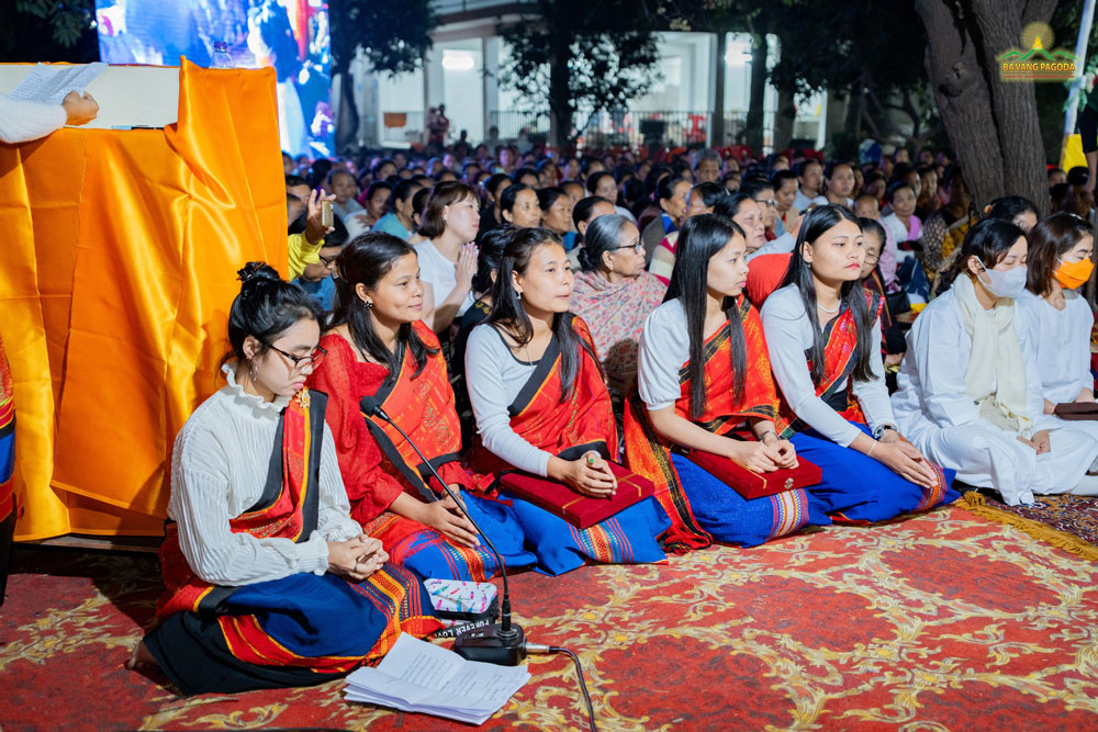 Numerous Buddhists attended and attentively followed this special program.