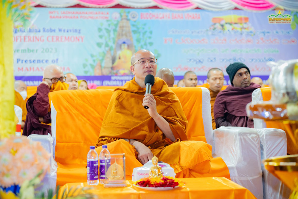 On this occasion, Thay Thich Truc Thai Minh conducted a preaching session to recall the Buddhas teachings.