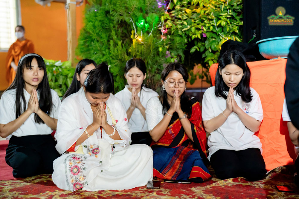 The Buddhists respectfully prayed during the ceremony.