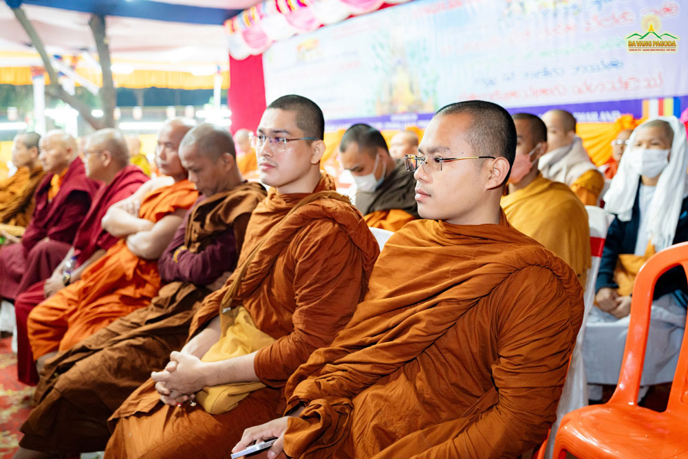 The monks from different countries participated in the ceremony