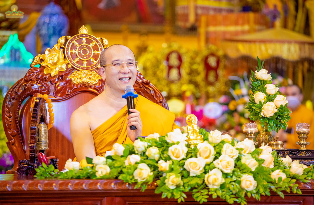 Thay Thich Truc Thai Minh giving a Dharma talk