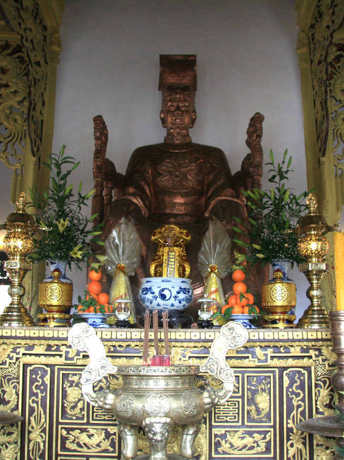 Statue of King Tran Nhan Tong - the third king of the Tran Dynasty of Dai Viet Kingdom. (source: Internet)