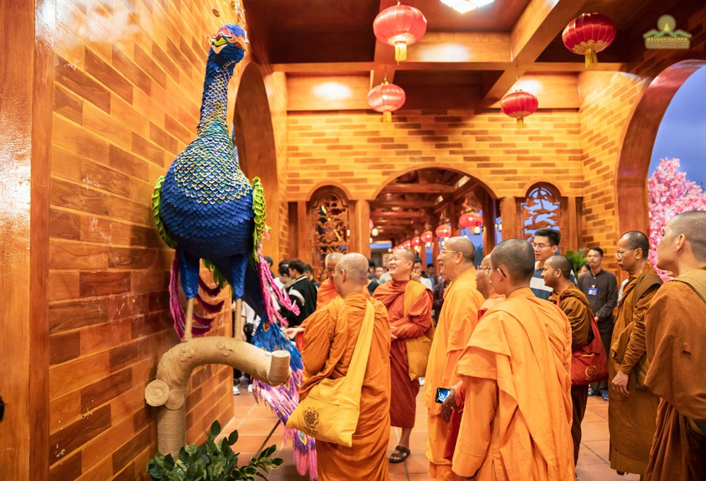 Venerable monks happily beheld the peacock model made by the Pagoda's Buddhists.
