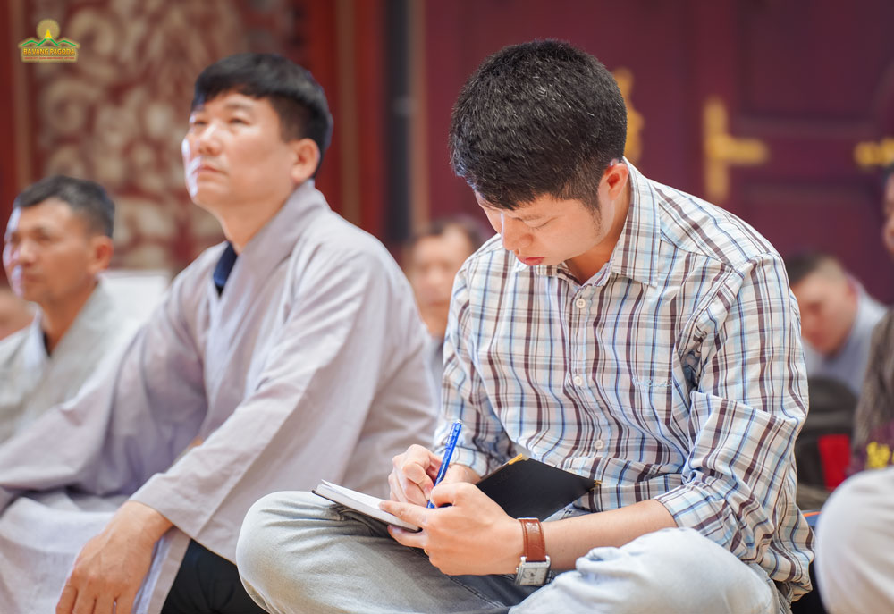 Notebooks and pens are indispensable items for writing down Thays teachings during every Dharma lesson.