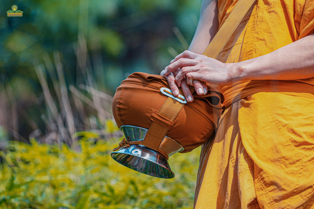 The possessions of each monk at Ba Vang Pagoda only consist of three robes and one alms-bowl.