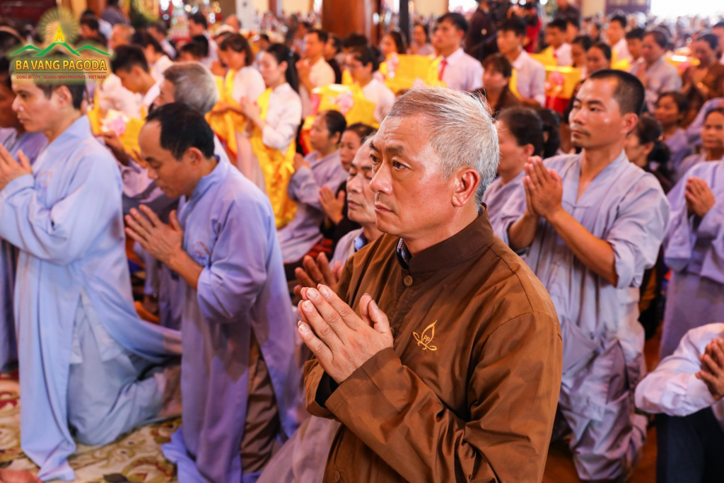 Buddhists taking refuge in the Three Jewels at the Ullambana Festival.