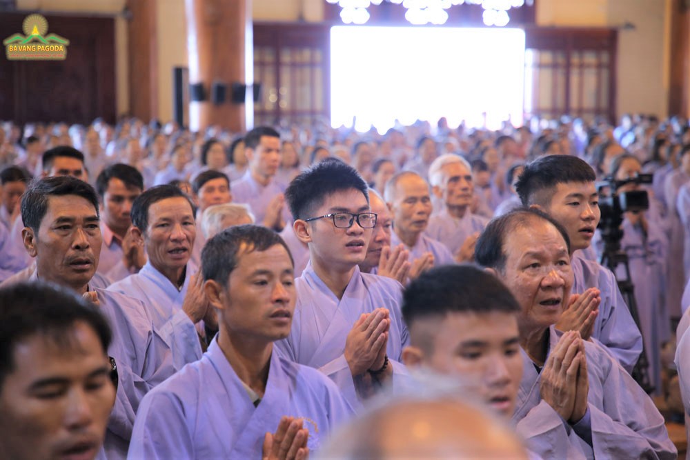 At a ceremony of transmission of eight precepts