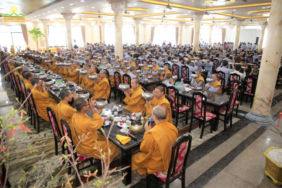 Monks of Ba Vang Pagoda only eat once a day (sixth precept out of eight precepts)