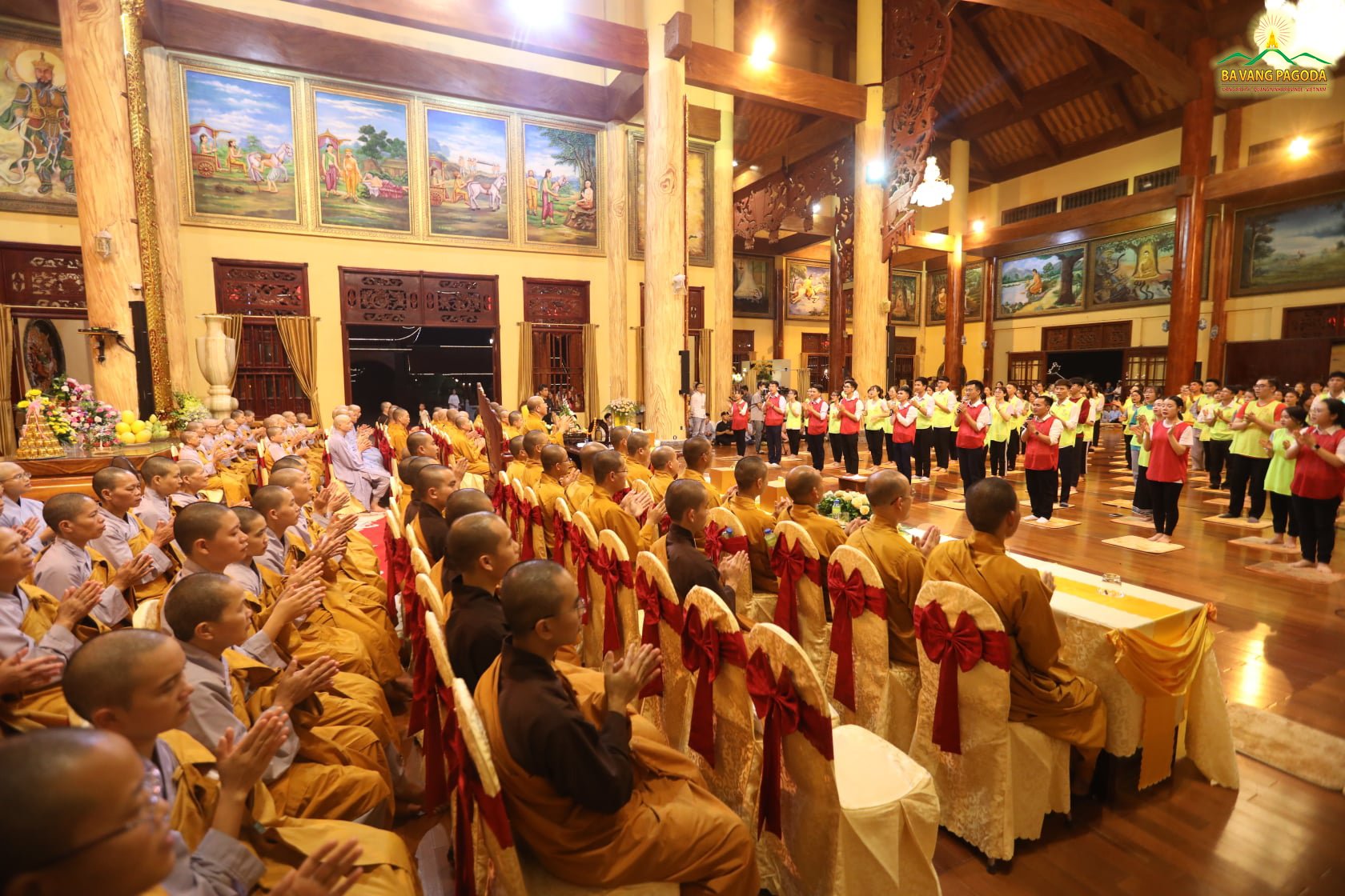 ba-vang-youth-club-singing-meaningful-songs-as-gifts-for-thay-thich-truc-thai-minh-and-the-sangha.
