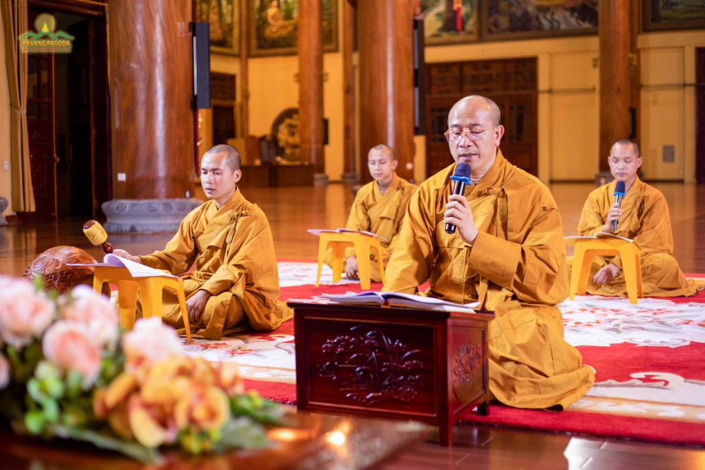 Thay Thich Truc Thai Minh and His ordained disciples reciting the sutra to pray for an end of the COVID-19 pandemic.