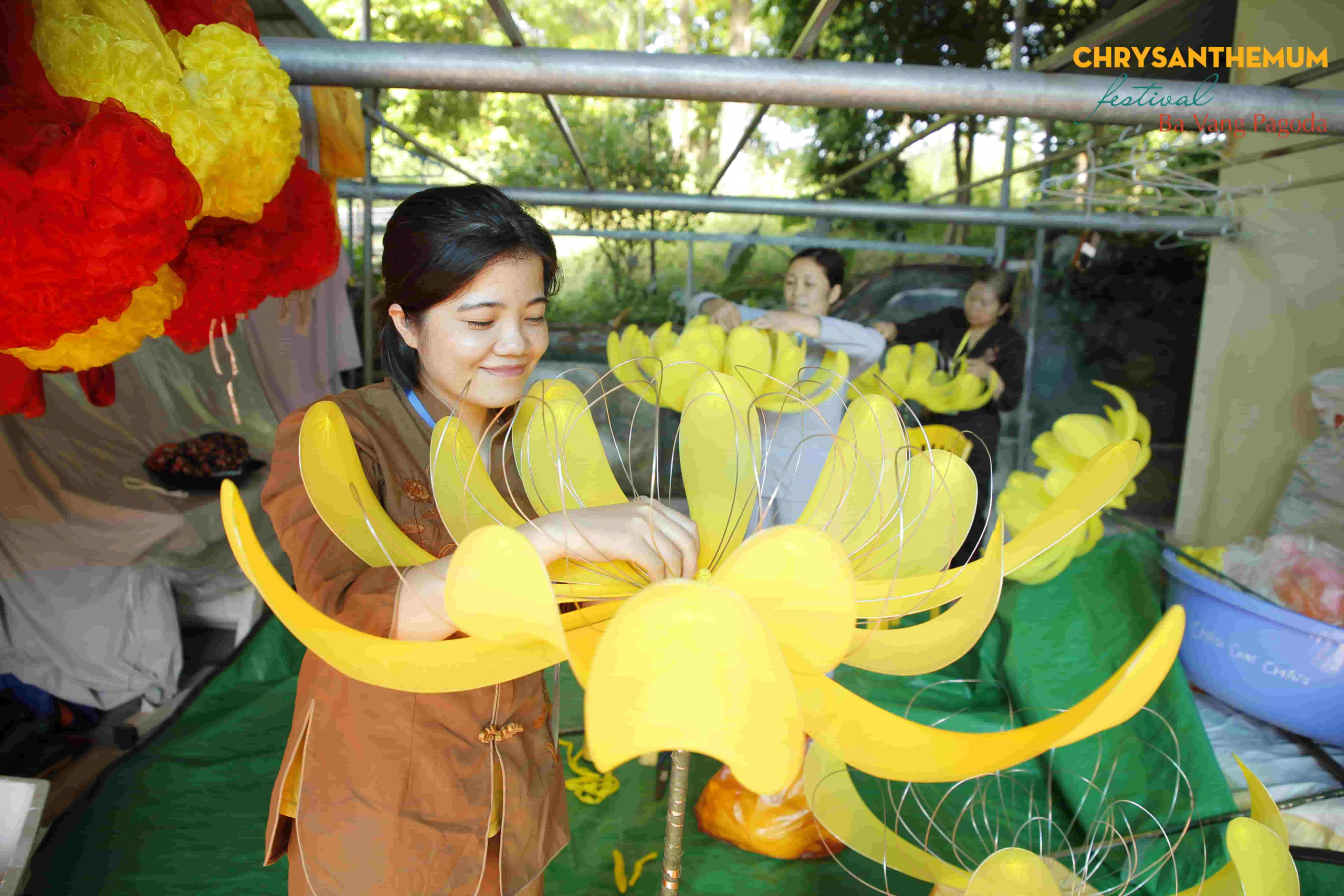 Lay Buddhists joyfully make chrysanthemum models for the Festival.