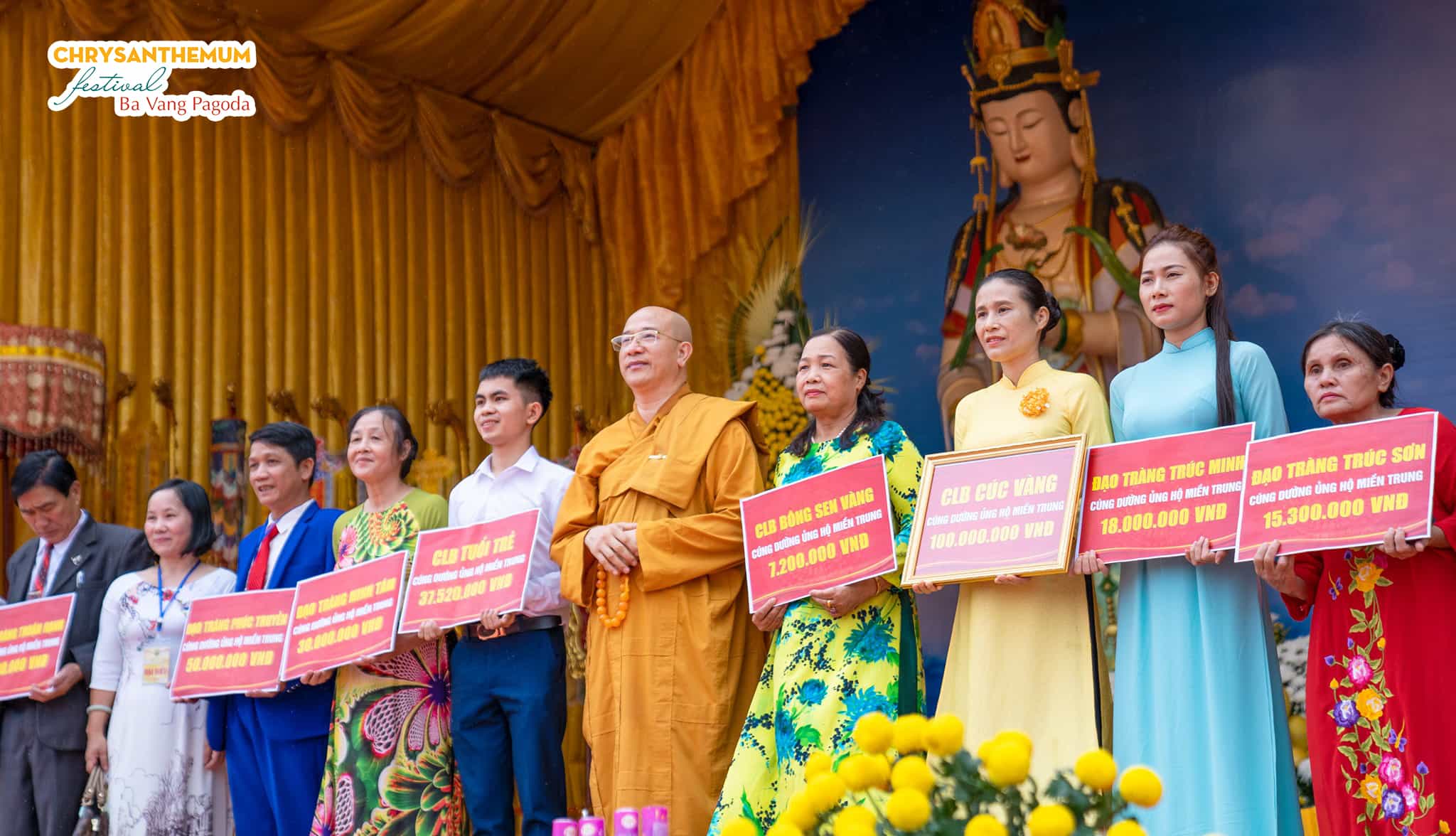 many-institutions,-individuals-and-Buddhist-groups-donating-money-to-people-in-central-vietnam