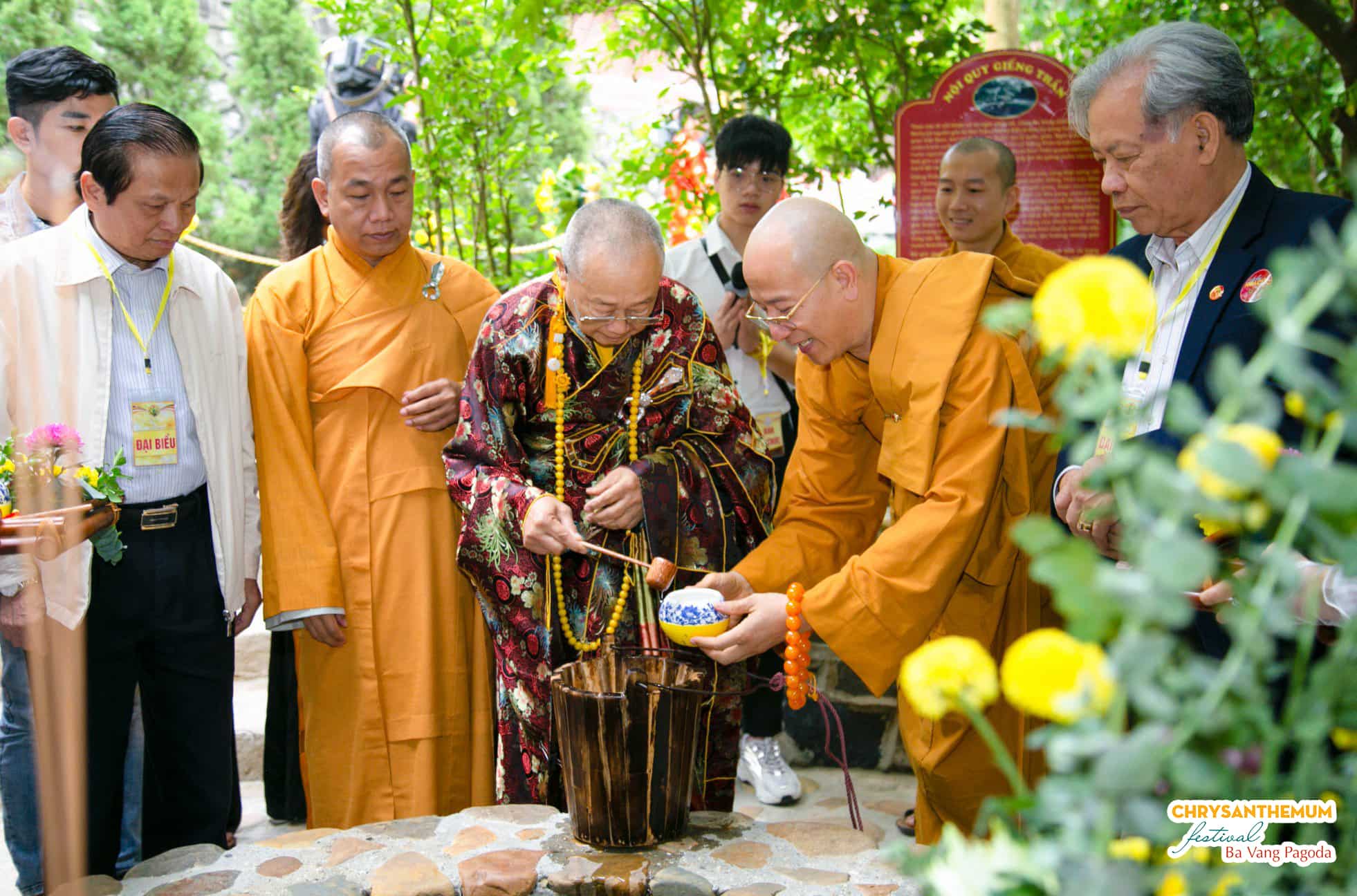 Rites of taking water from the Godly Well for making tea offering to Buddhas