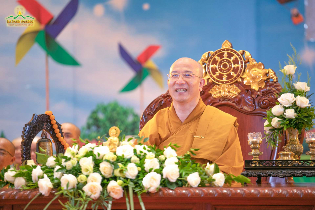 “Dear Master” is a song written by a devout and diligent lay Buddhist to show her deep gratitude to Thay Thich Truc Thai Minh—the Abbot of Ba Vang Pagoda. (Photo: Thay at the anniversary celebration commemorating 21 years of His ordination.)