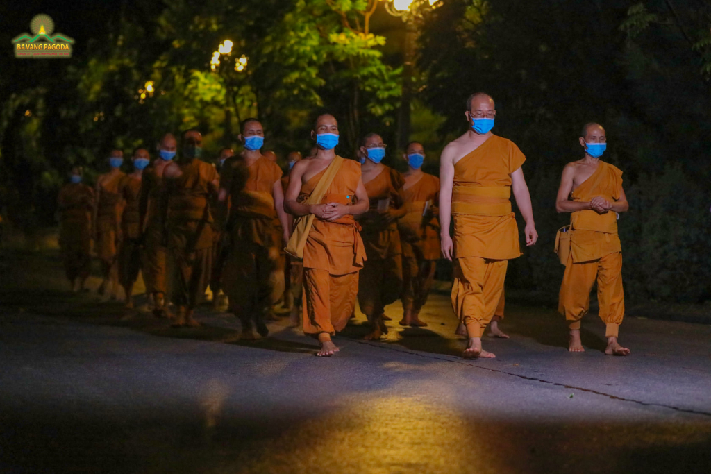 Thay Thich Truc Thai Minh and Monks reciting Ratana Sutra in the evening cultivation programme.