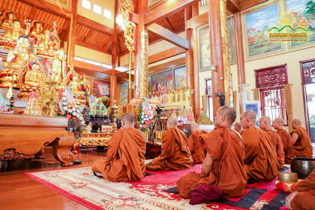 The Burmese Bhikshus chanting in the Main Hall of Ba Vang Pagoda.