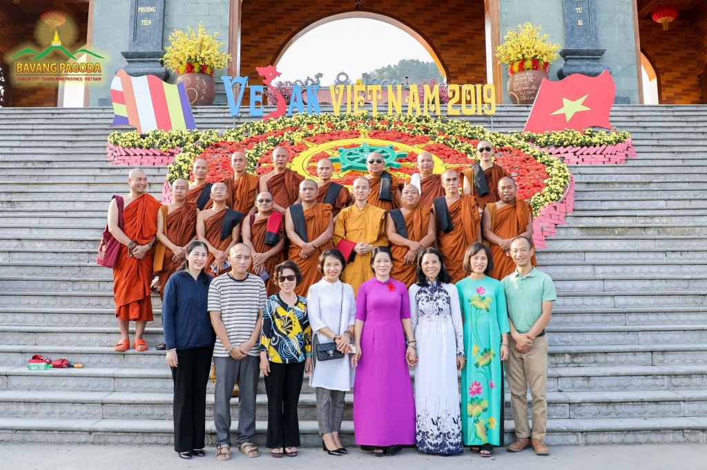 Venerable Thich Truc Bao Luc and the delegation taking a photo in front of the Triple Gate.