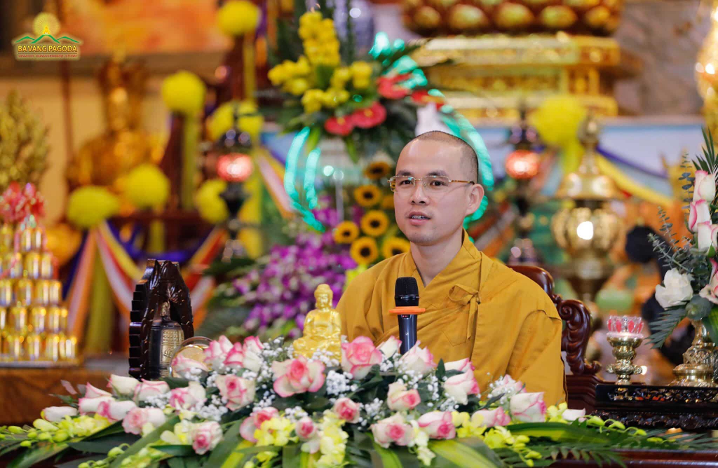 Venerable Thich Truc Bao Luc preached five precepts to lay people